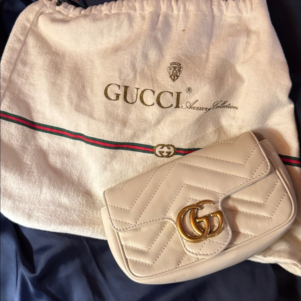 Gucci Cream Chevron Quilted Crossbody Bag or clutch ❤️ Heart on back - Picture 7 of 8